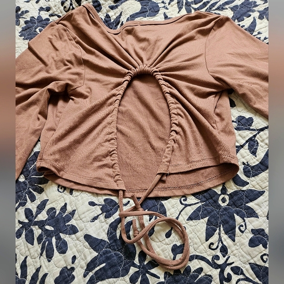 Heart & Hips Tops - 4/$20- Crop open back long sleeve